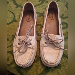 Sperry Women's white topsider in excellent condition.